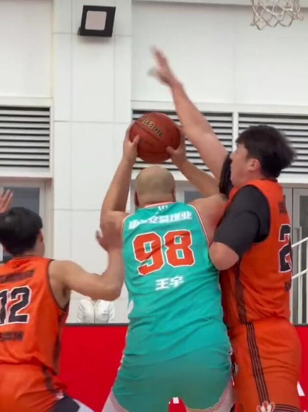 开云官方直播-胖成球!广东旧将身材变化明显 球迷调侃成奥尼尔